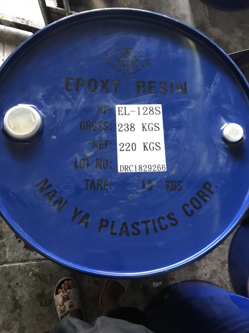 Thi công lấp nứt gỗ bằng keo hai thành phần